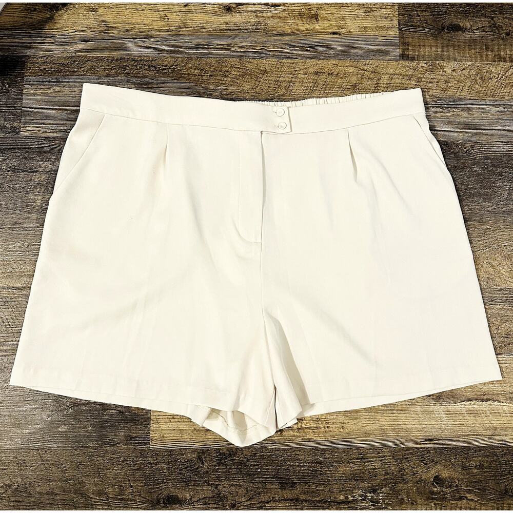 Skies Are Blue Curvy Women's Cream Solid Elastic Waist Shorts Size 3X NWT